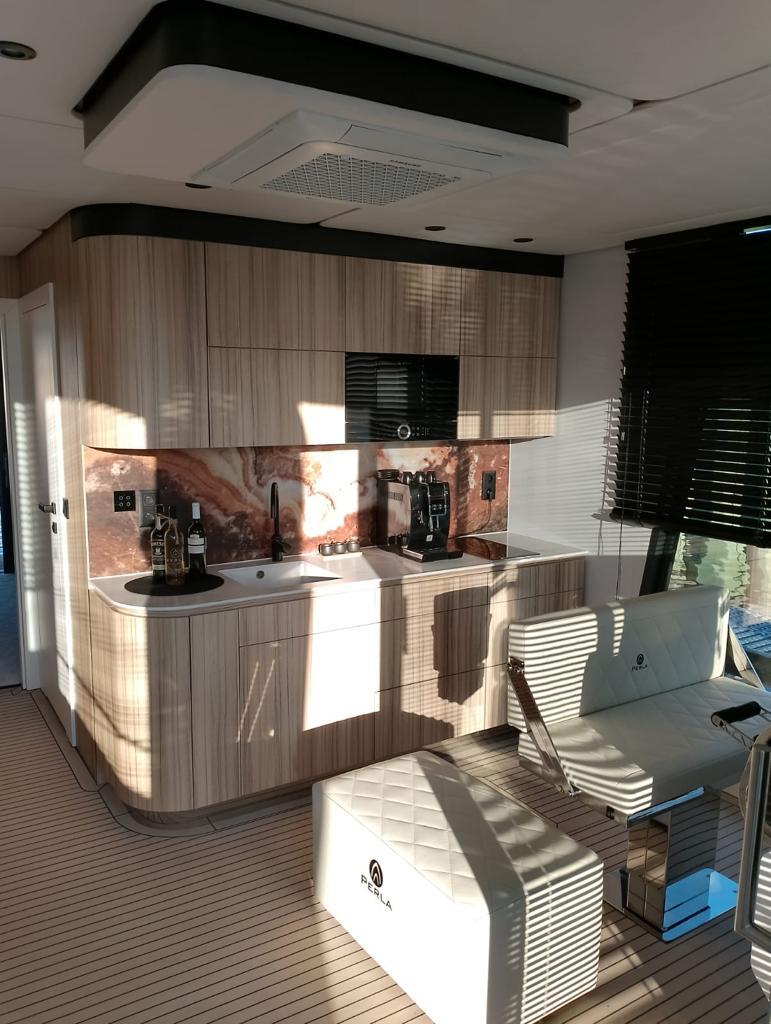 Perla Houseboat E-vision 42