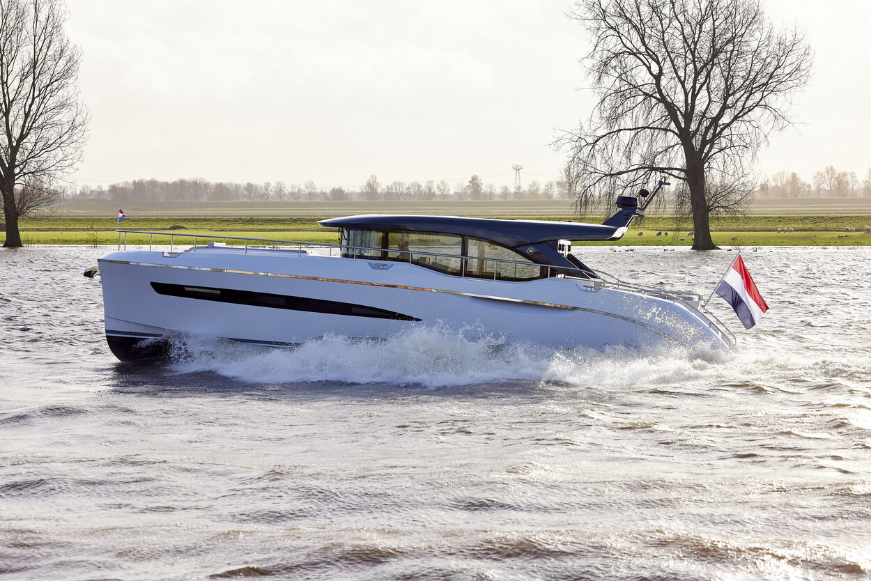 Van den Hoven Voyager 50