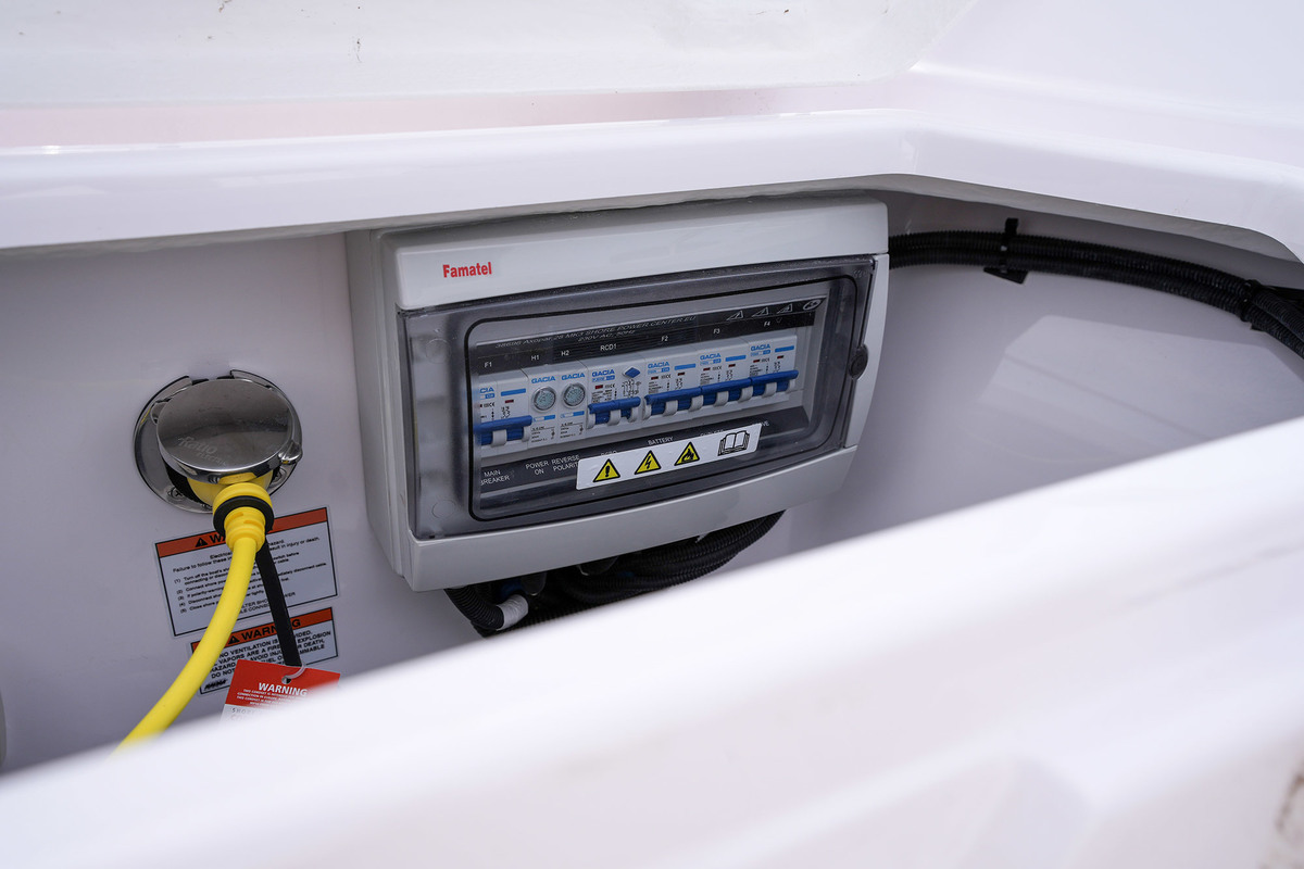 Axopar 29 XC Cross Cabin