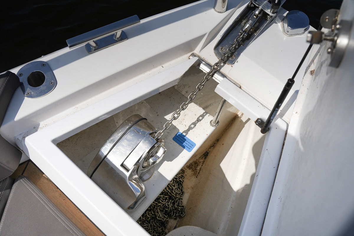 Axopar 28 Cabin