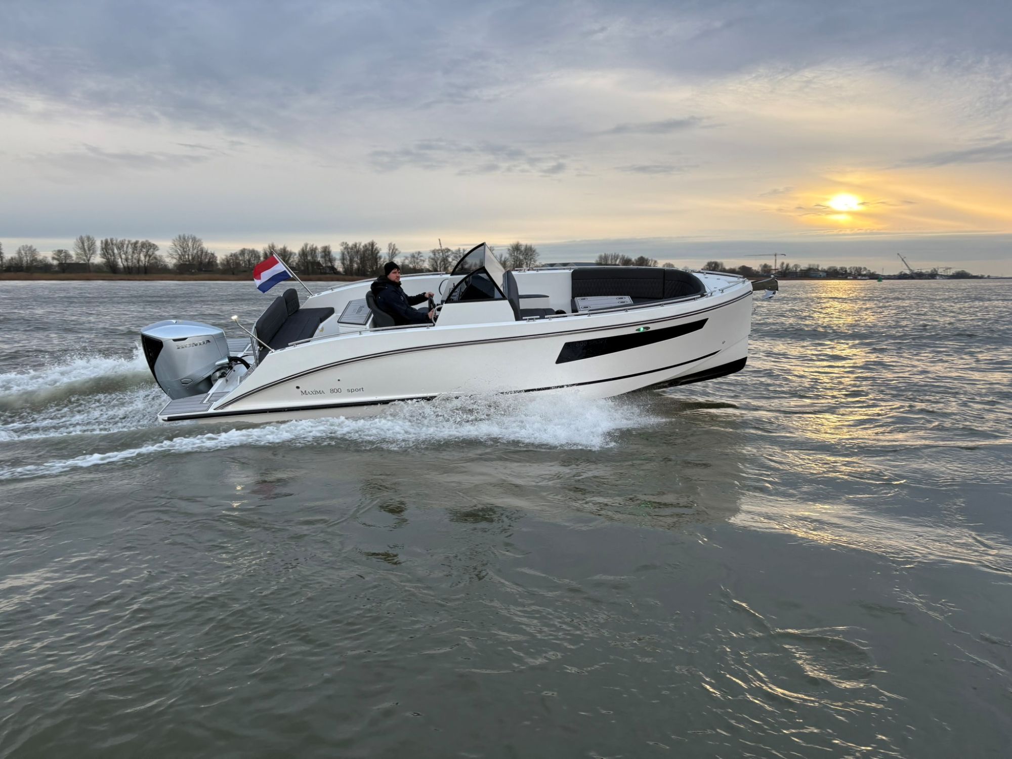 Maxima Boats 800 sport met een Honda 250 pk