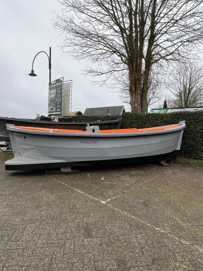 Steelfish 670 vaarklaar 60pk Yamaha grijs Loosdrecht
