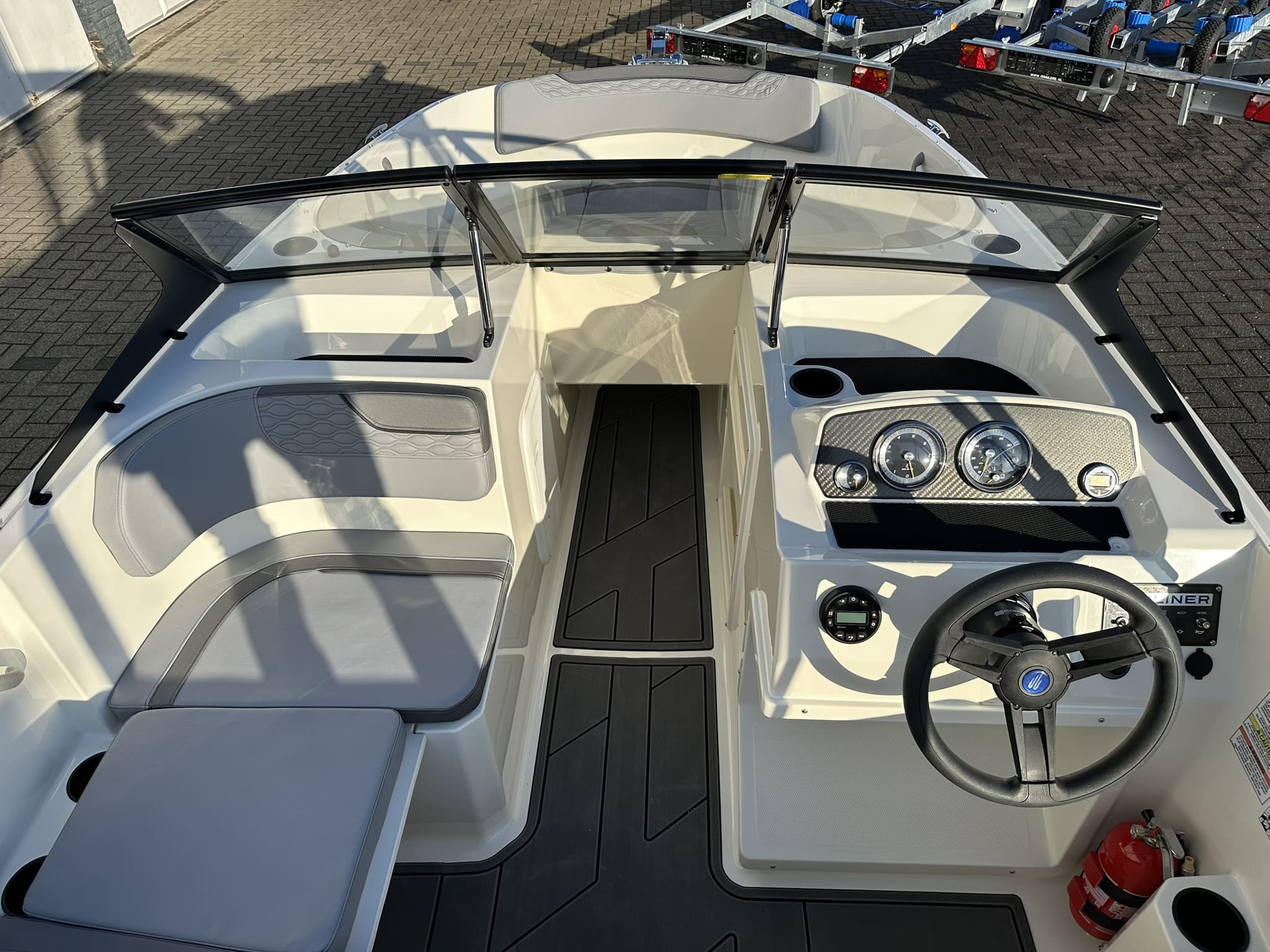 Bayliner Element M17