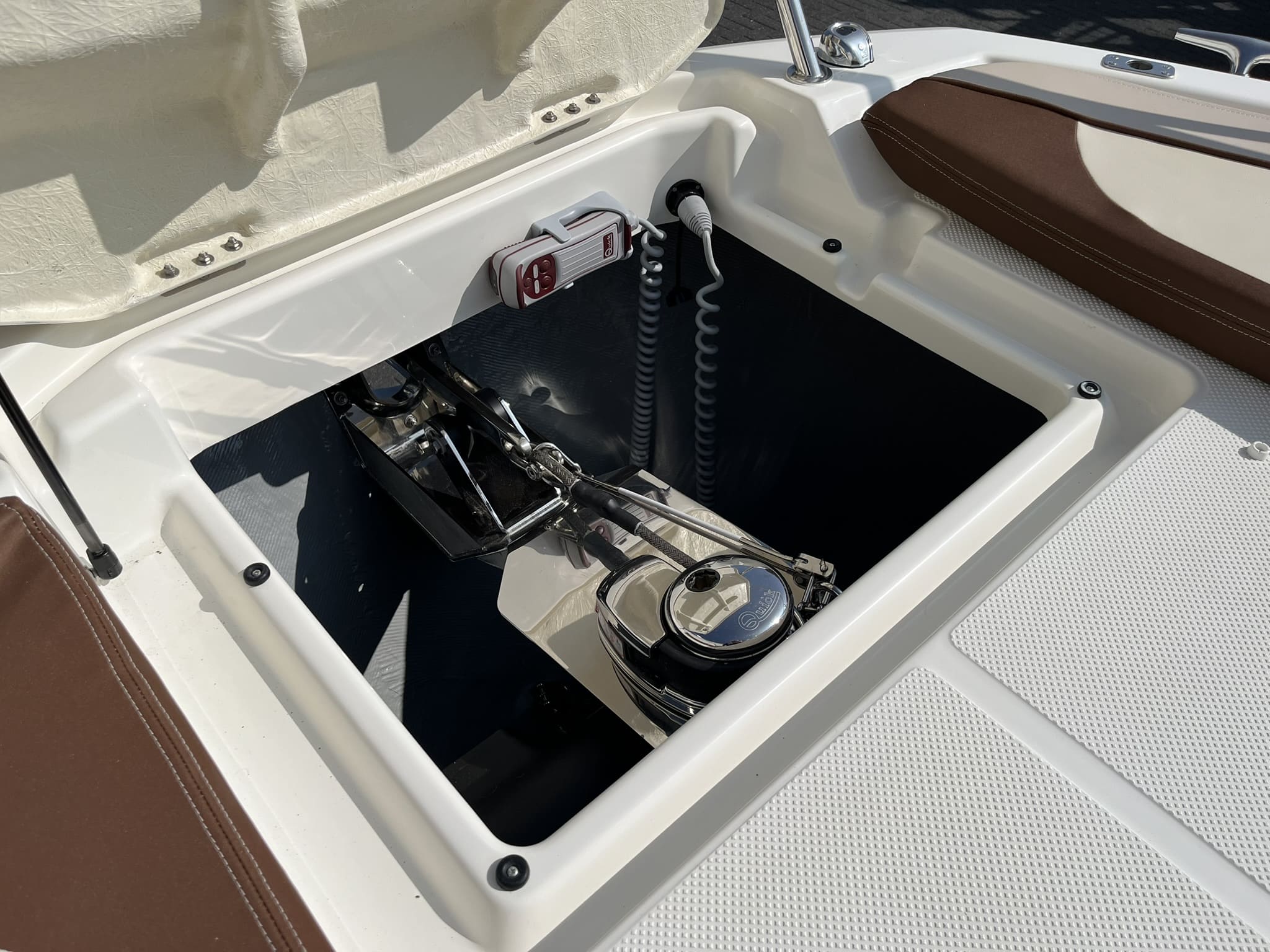 Quicksilver 875 Sundeck