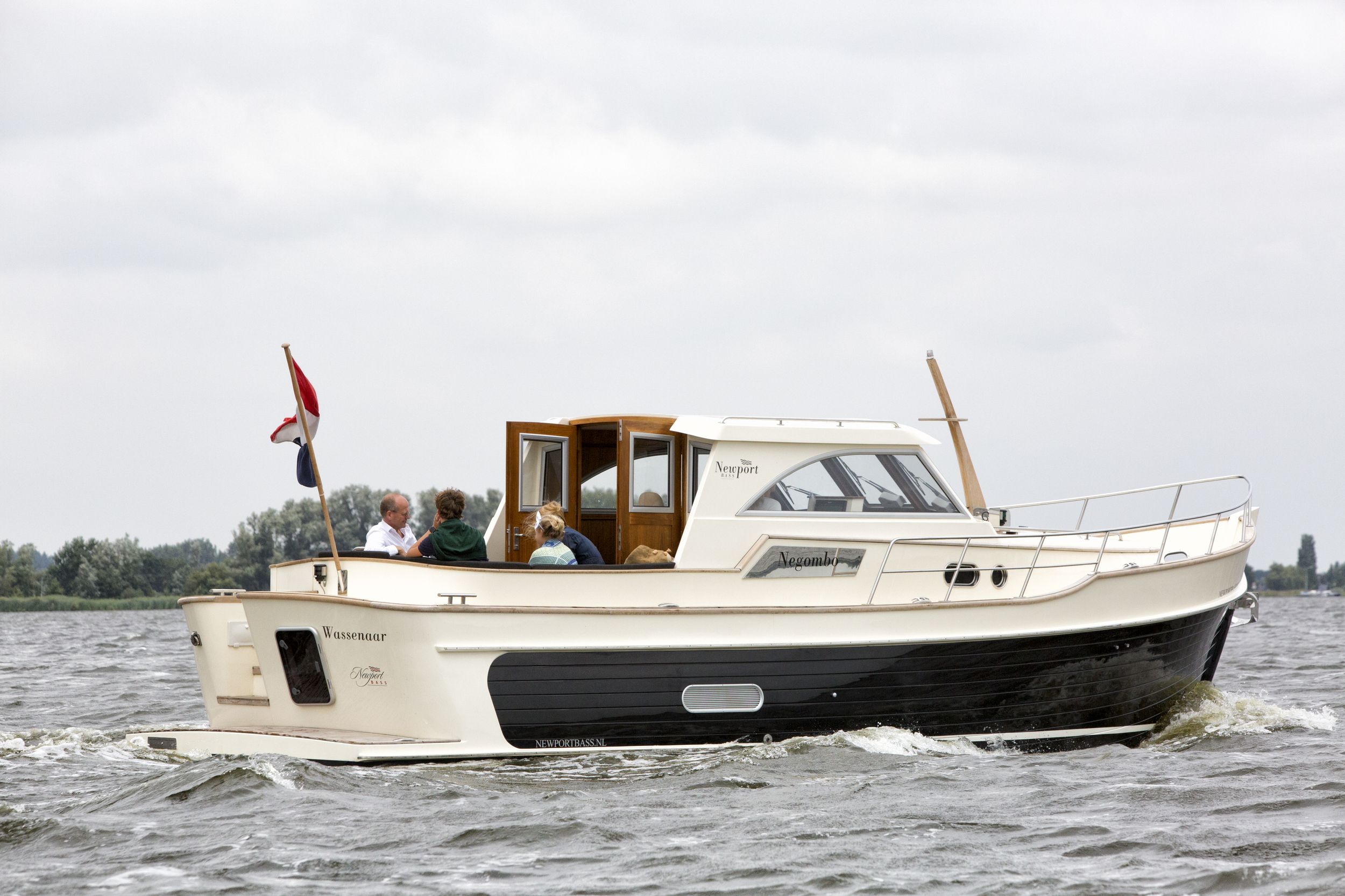 Menken Newport Bass