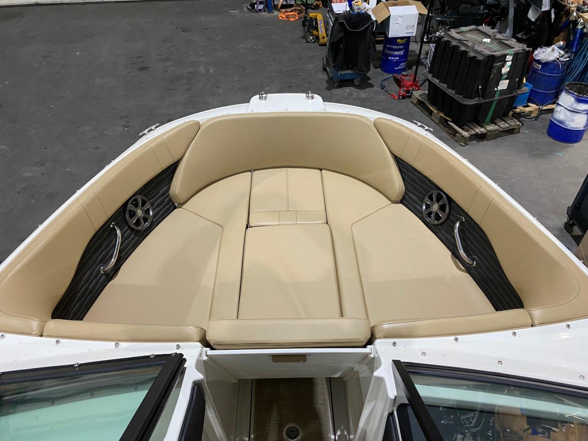 Sea Ray 230 SPX Bowrider