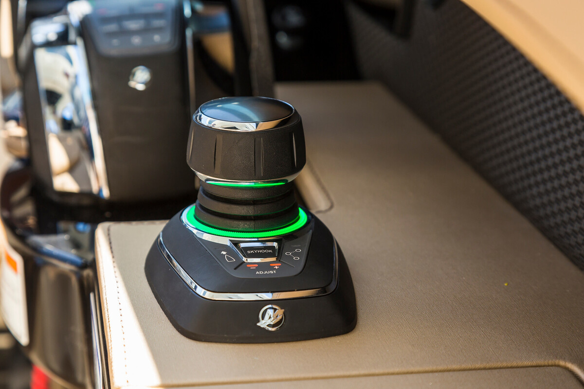 Sea Ray SLX 400 Outboard