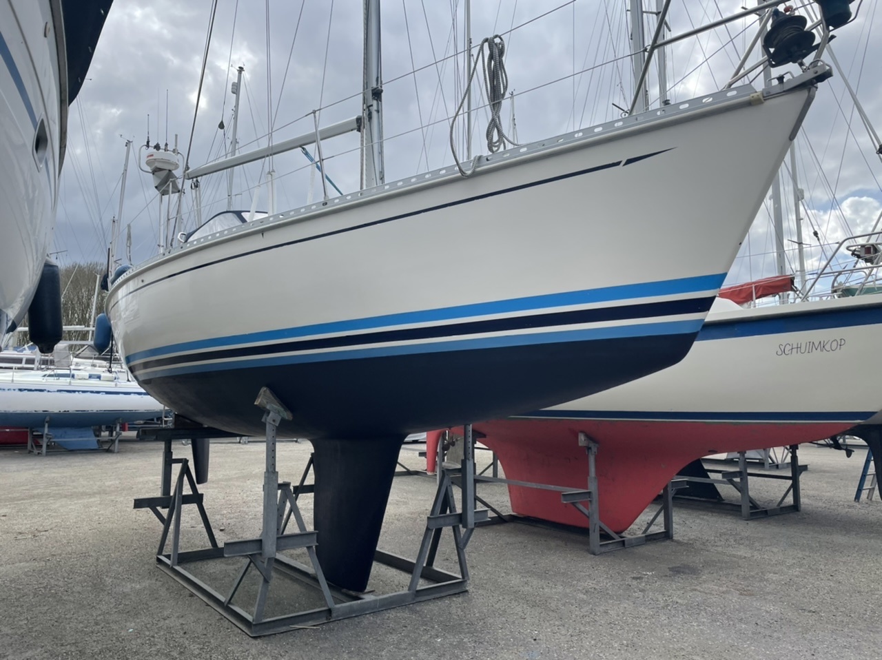 Elan 33