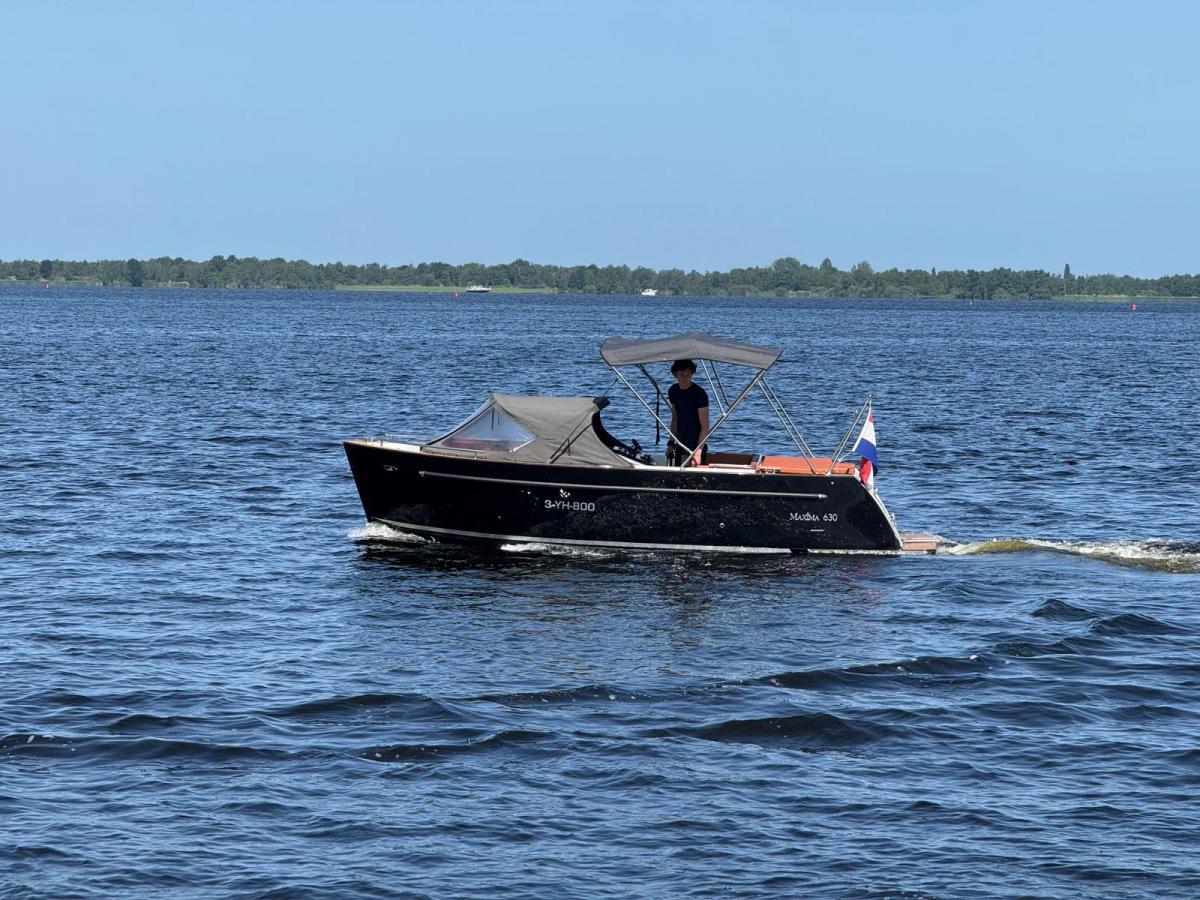 Maxima 630 Tender met boegschroef