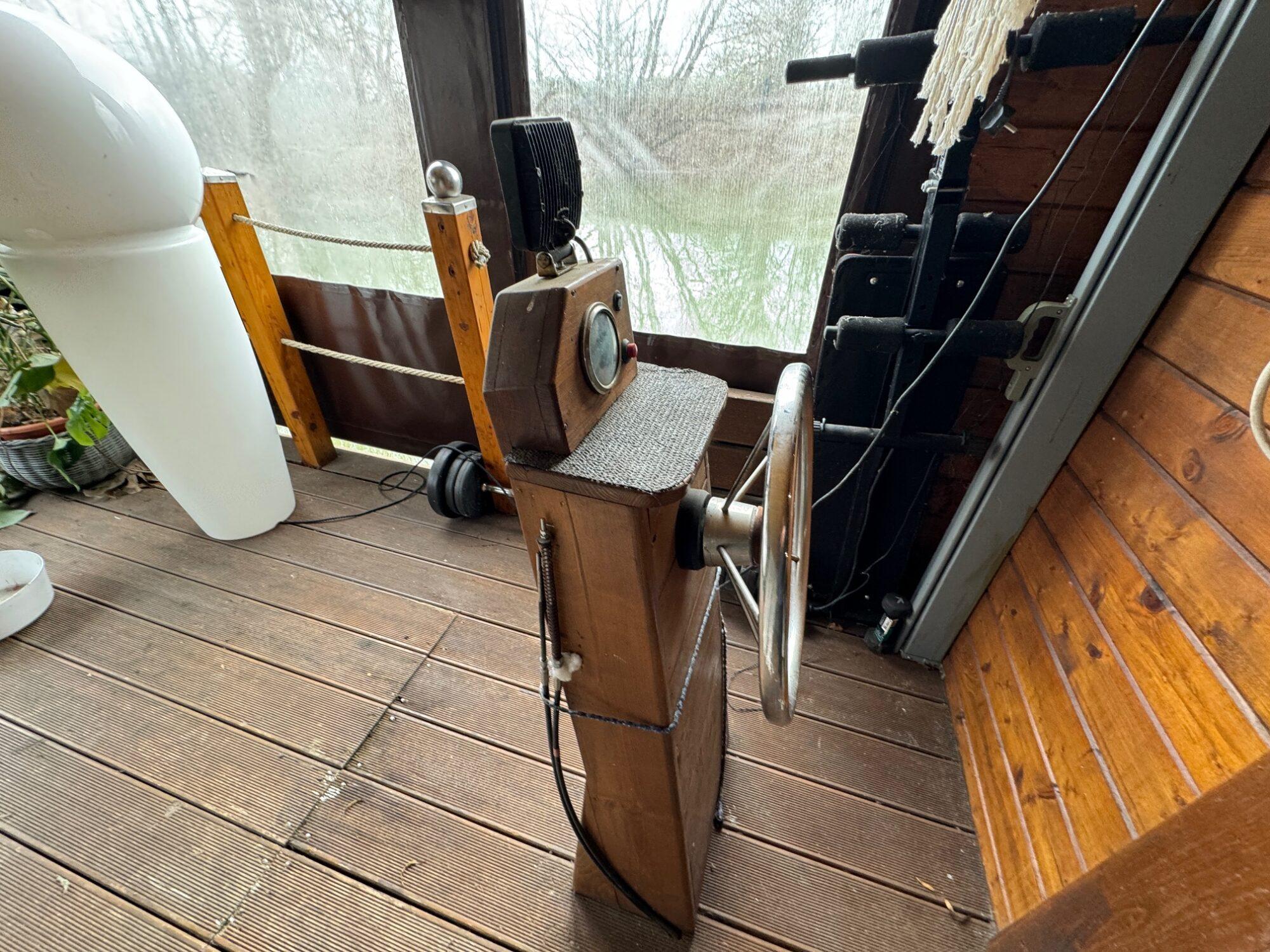 H2O Boats Houseboat 12.50