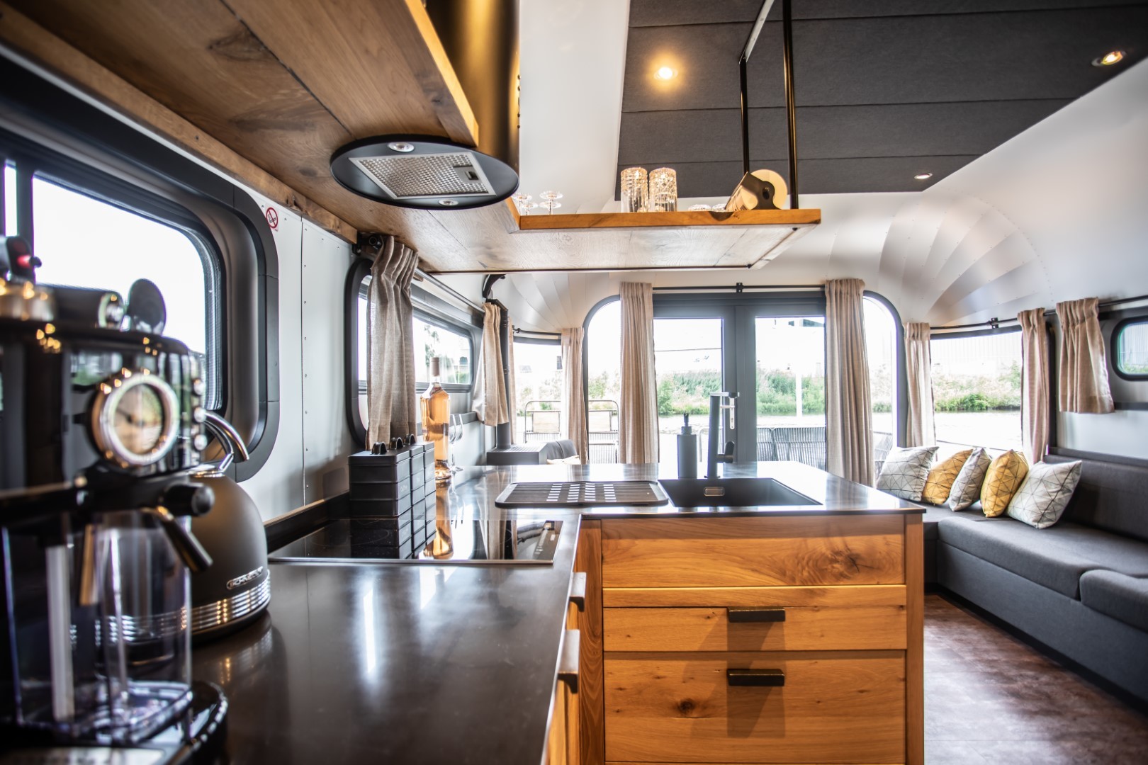 The Coon 1000 Houseboat