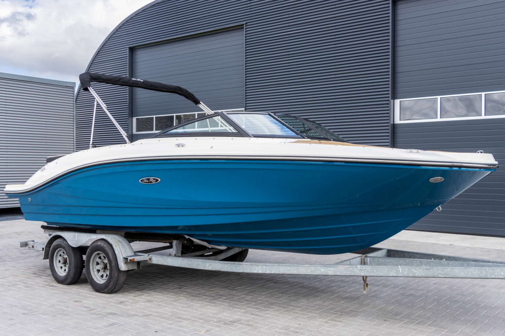 Sea Ray SPX 210
