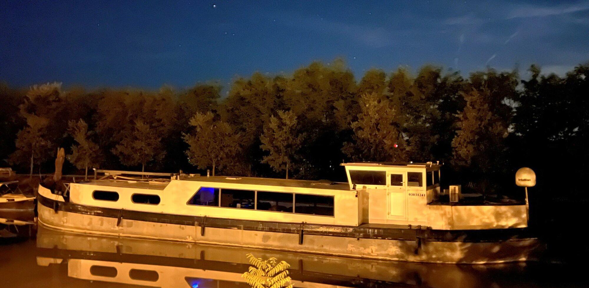 Luxe-Motor Luxe Motor 27.70 VS Varend Woonschip