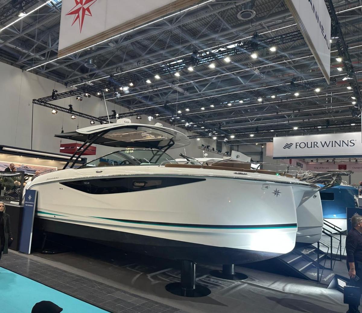 Jeanneau TH33 Twin-Hull