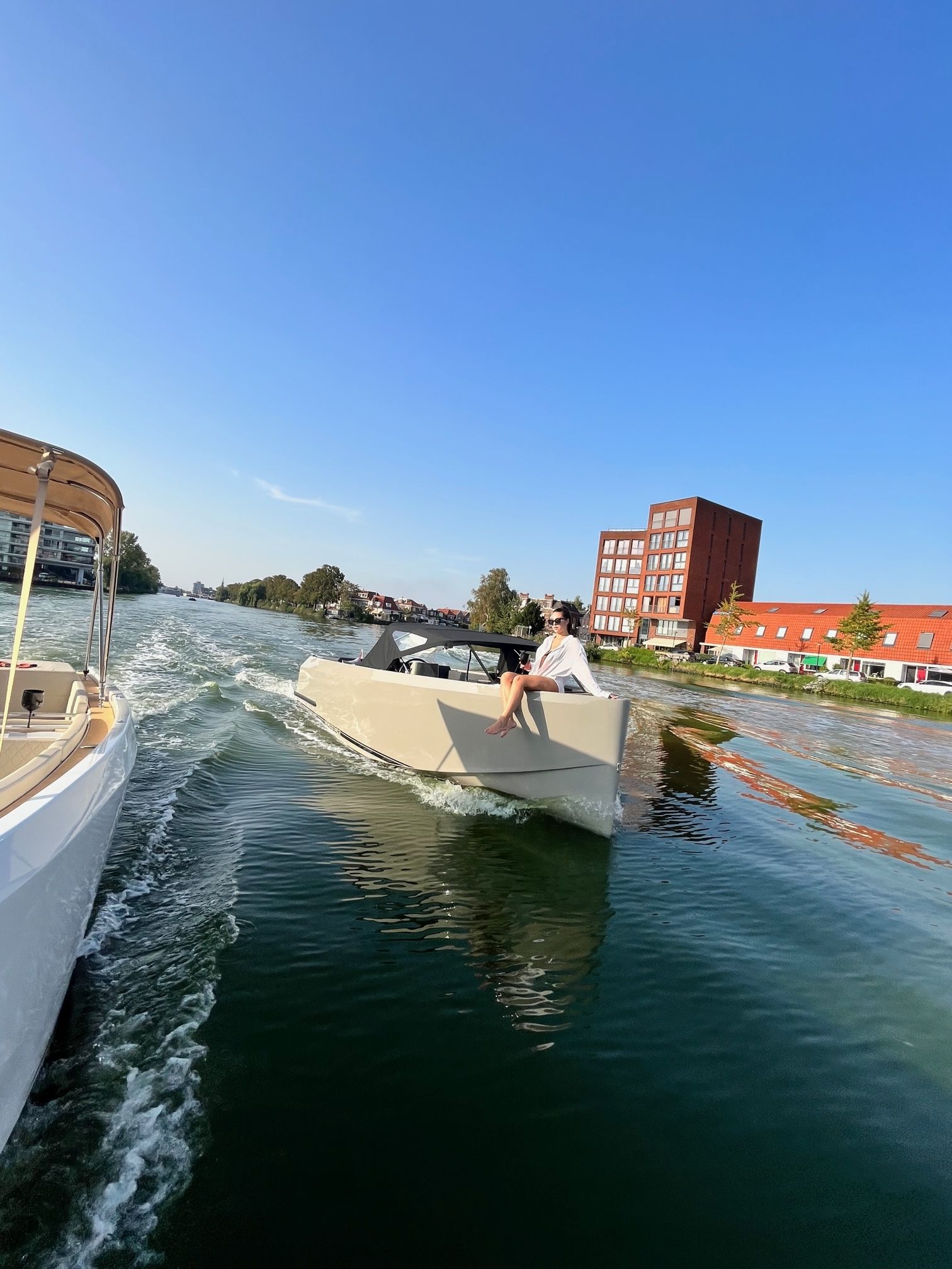 DOBBER 750 Tender