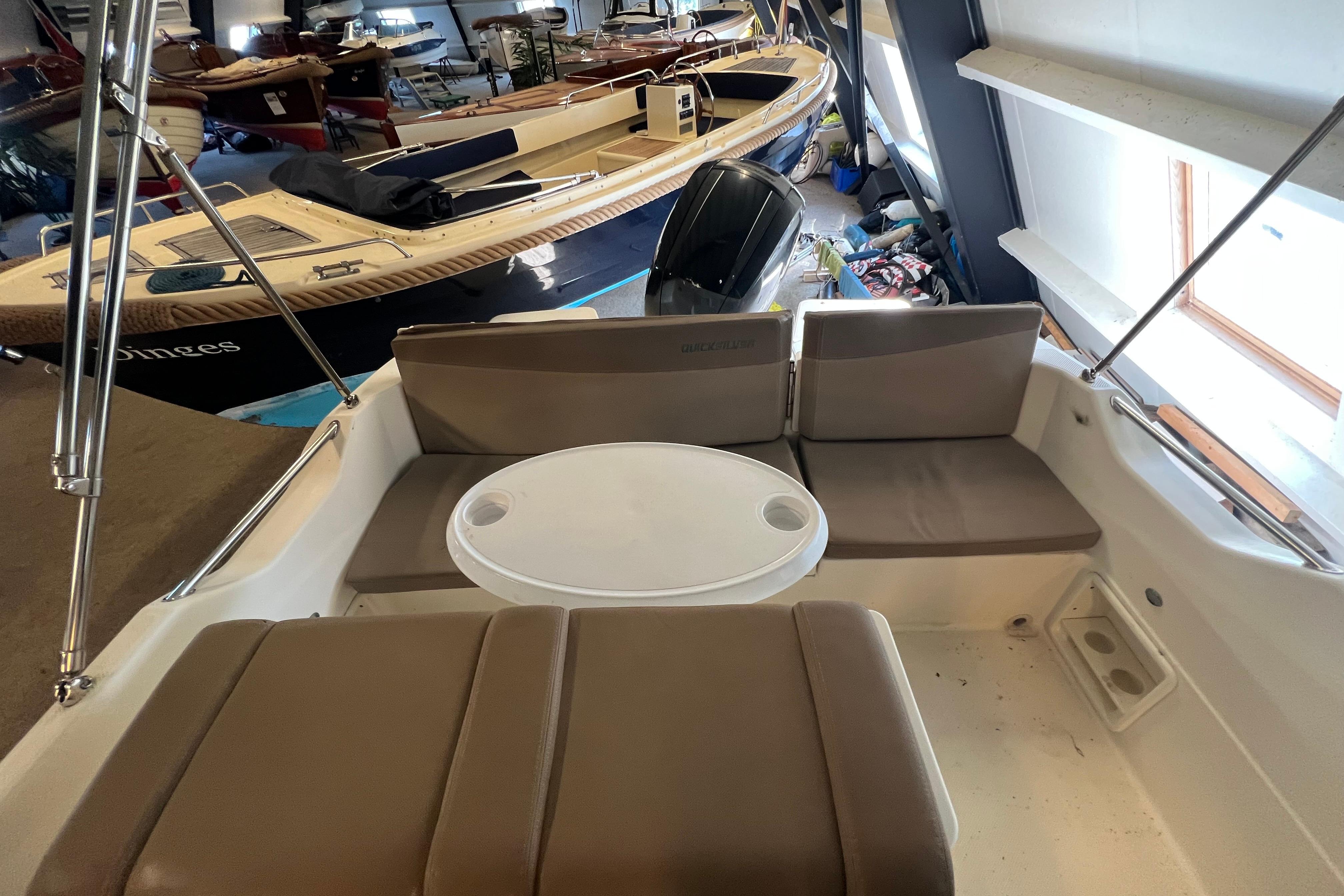 Quicksilver Activ 605 Sundeck