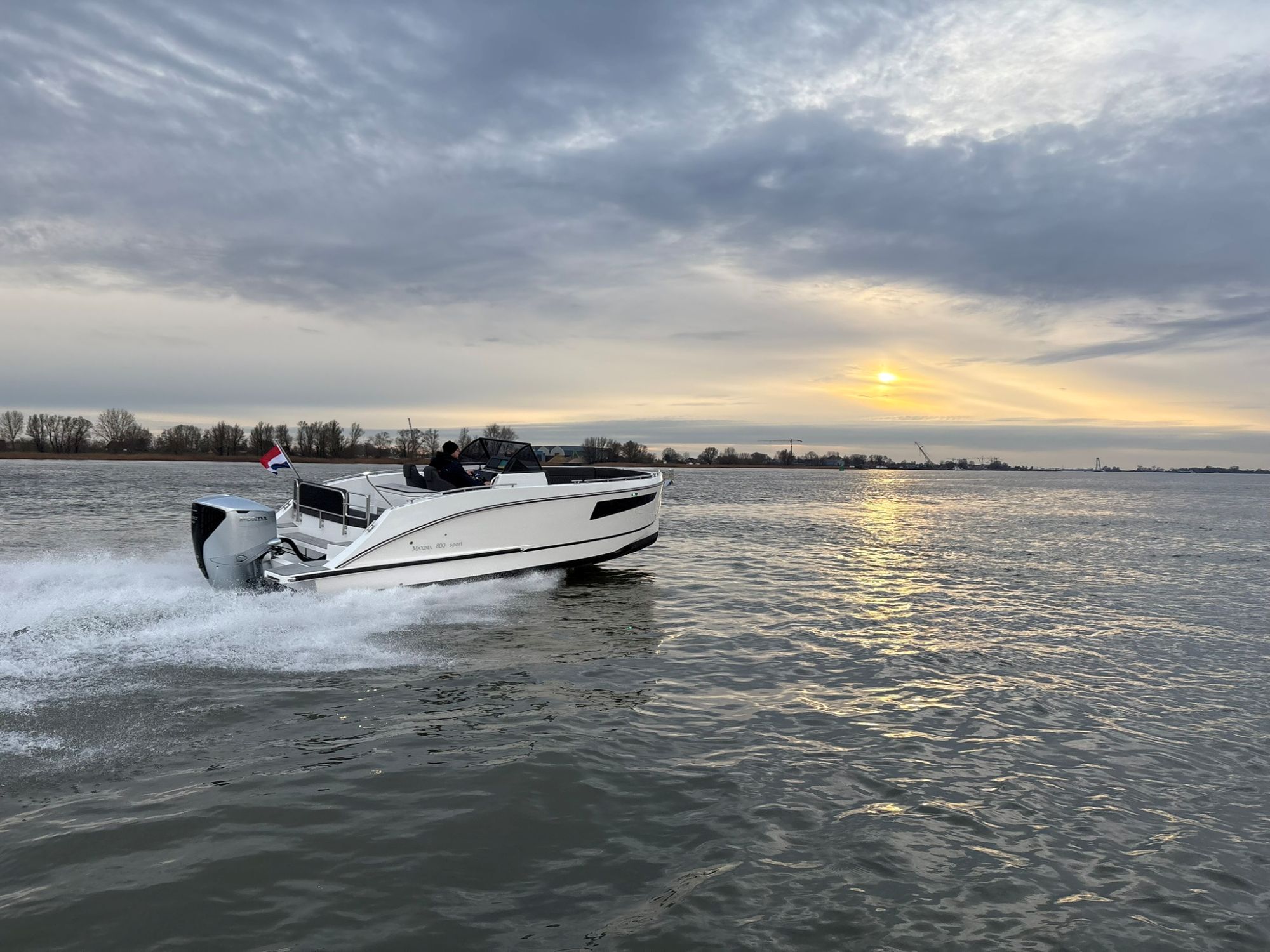 Maxima Boats 800 sport met een Honda 250 pk