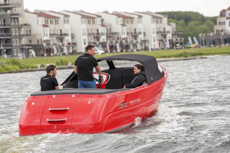 Primeur 710 tender DE GROOTSTE SLOEPENSHOWROOM VAN NEDERLAND