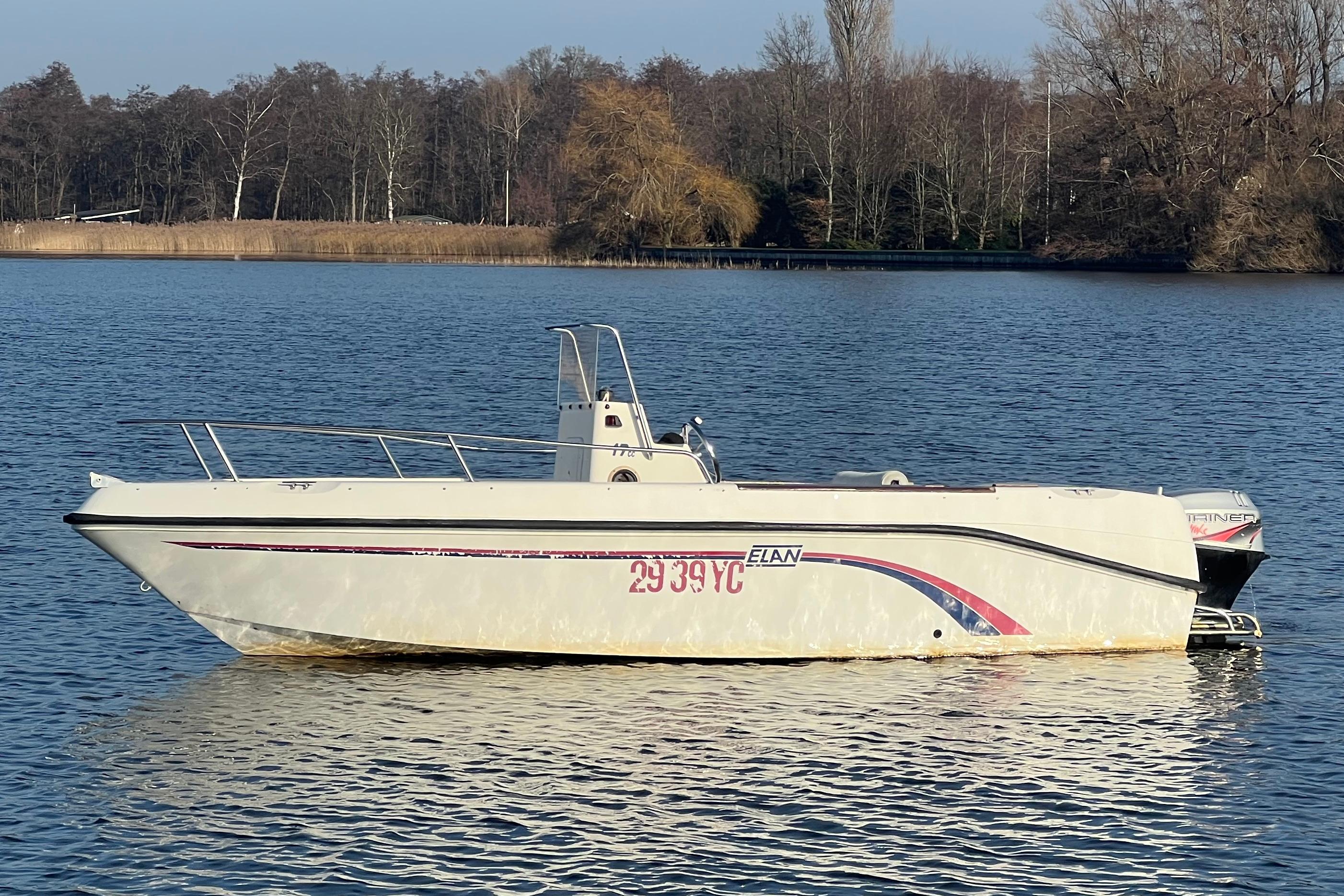 Elan 17 CC Center Consoleboot