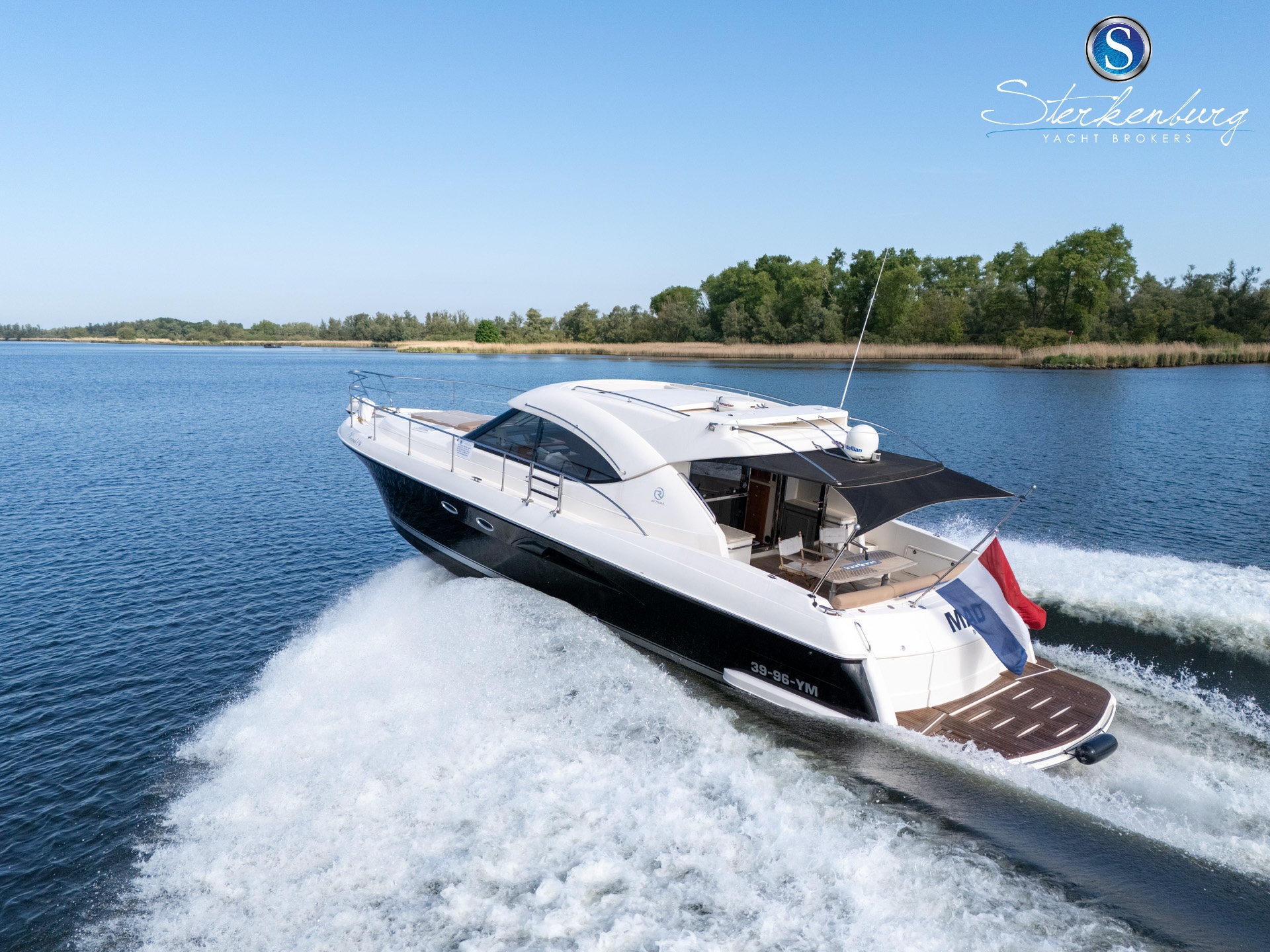 Rivièra 4700 Sport Yacht