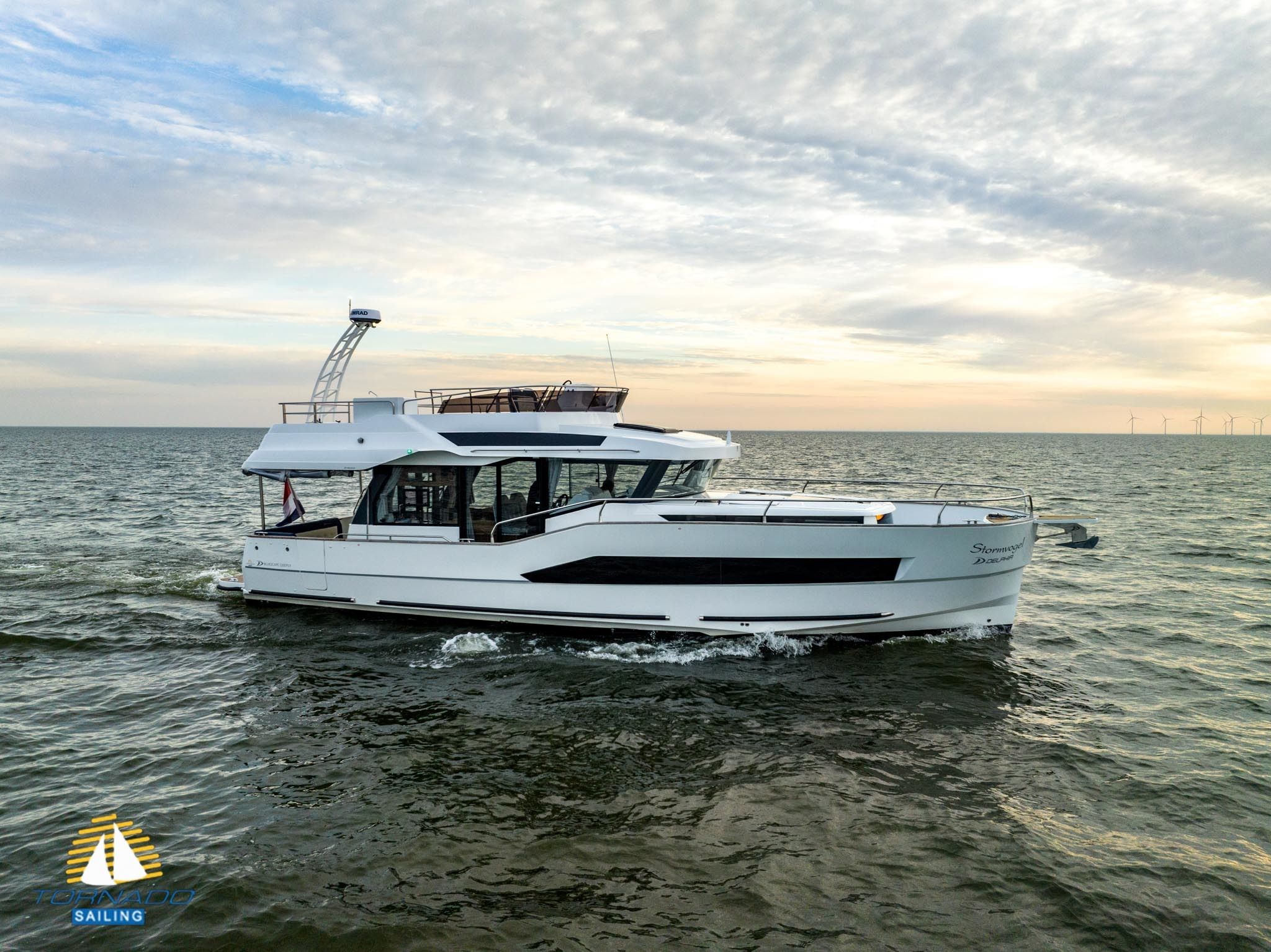 Delphia 12 Flybridge