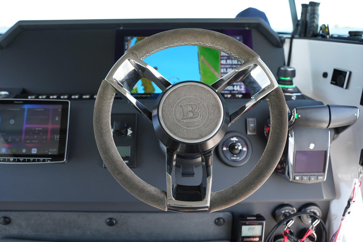 Axopar 37 XC Cross Cabin Mediterrana Edition