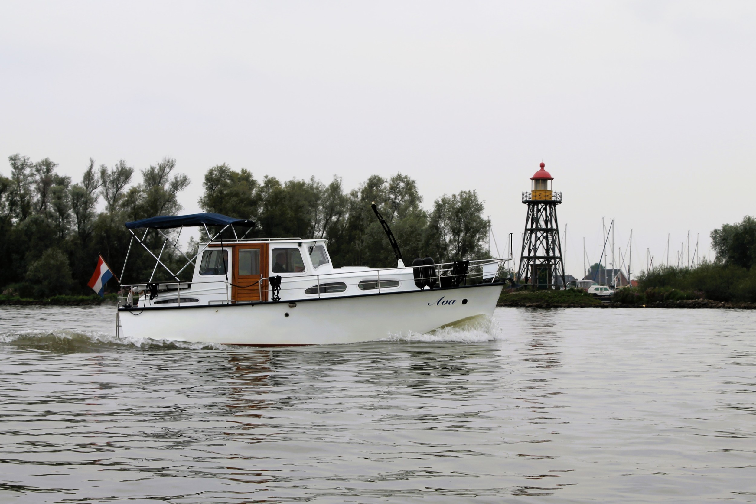 Motorboot 875