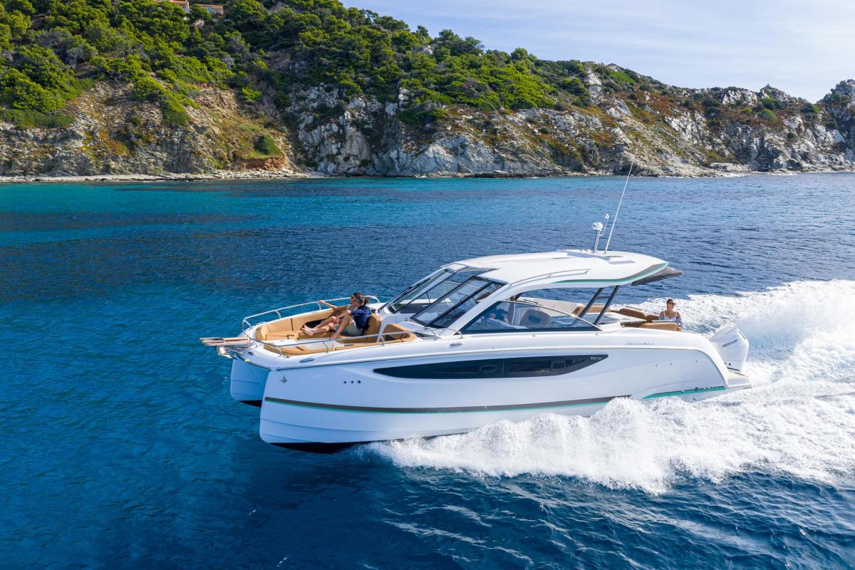 JEANNEAU TH38 Twin-Hull
