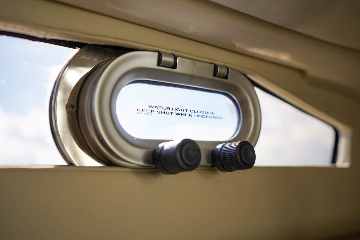 Sea Ray Sun Sport 230