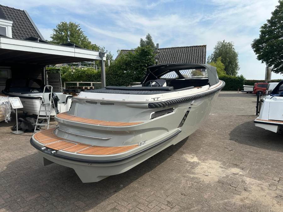 Oud huijzer 740 tender Loosdrecht