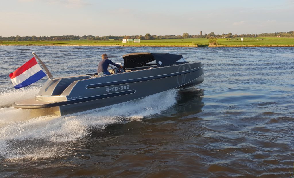 Van Vossen Tender 888 DE GROOTSTE SLOEPEN SHOWROOM VAN NEDERLAND 