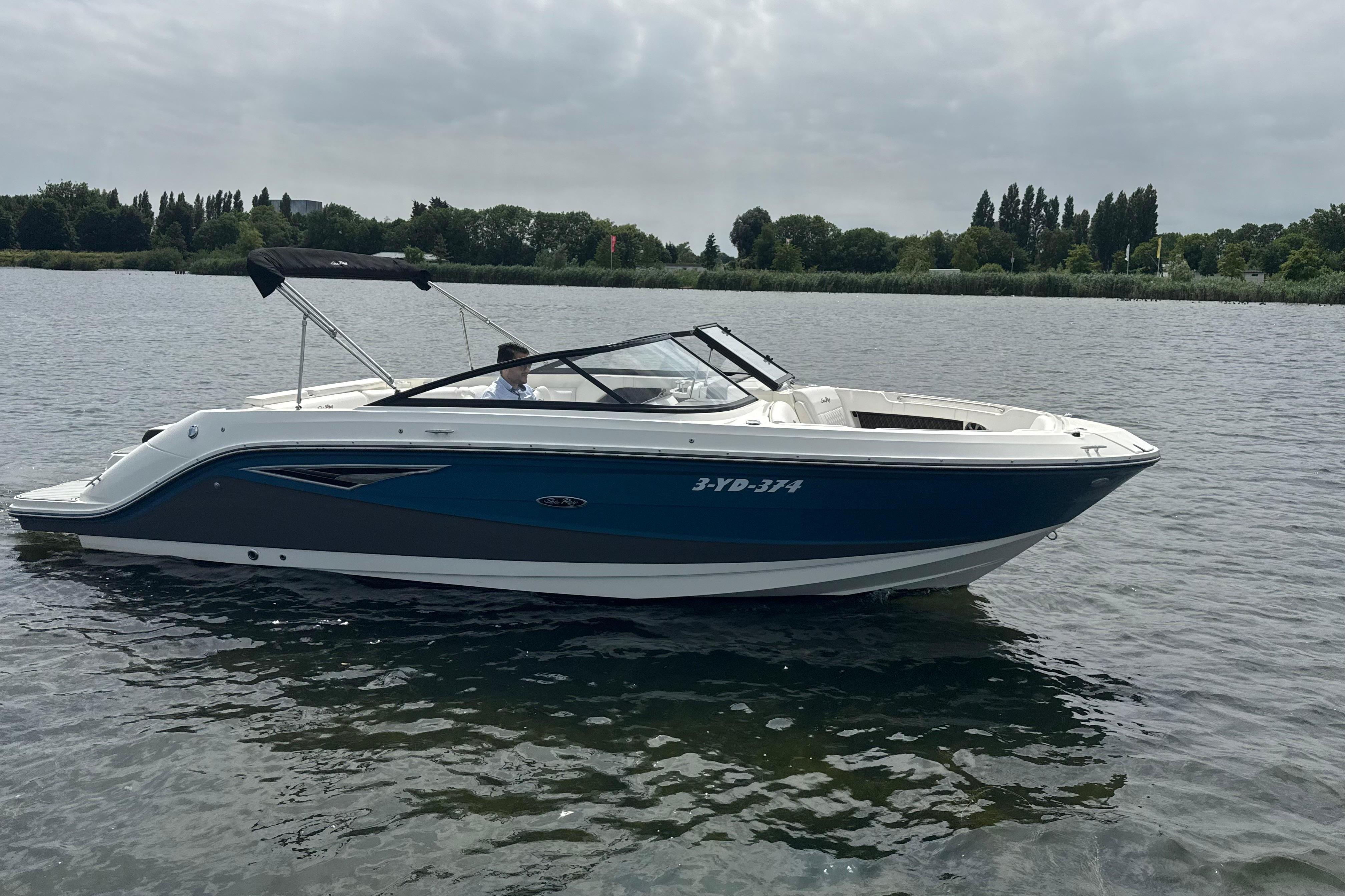 Sea Ray SLX 250