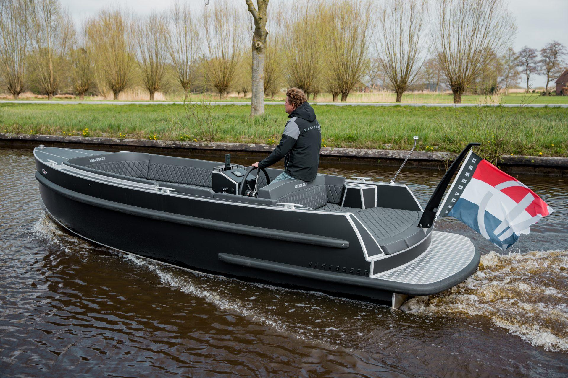 Van Vossen Plugin E tender 595 DE GROOTSTE SLOEPENSHOWROOM VAN NEDERLAND