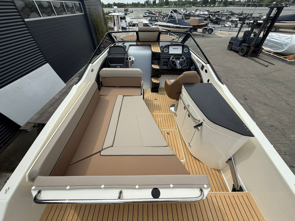 Quicksilver 755 Cruiser