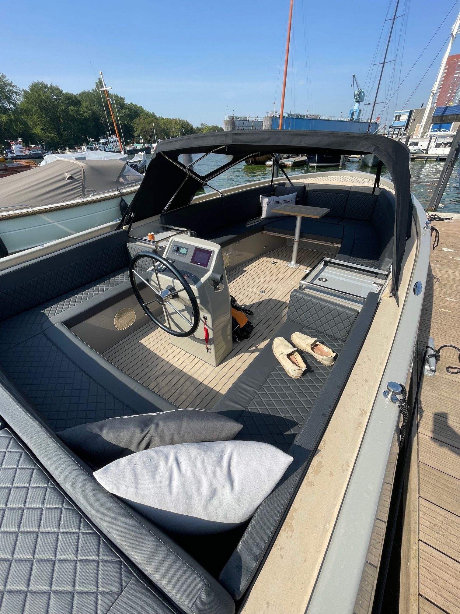 DOBBER 750 Tender