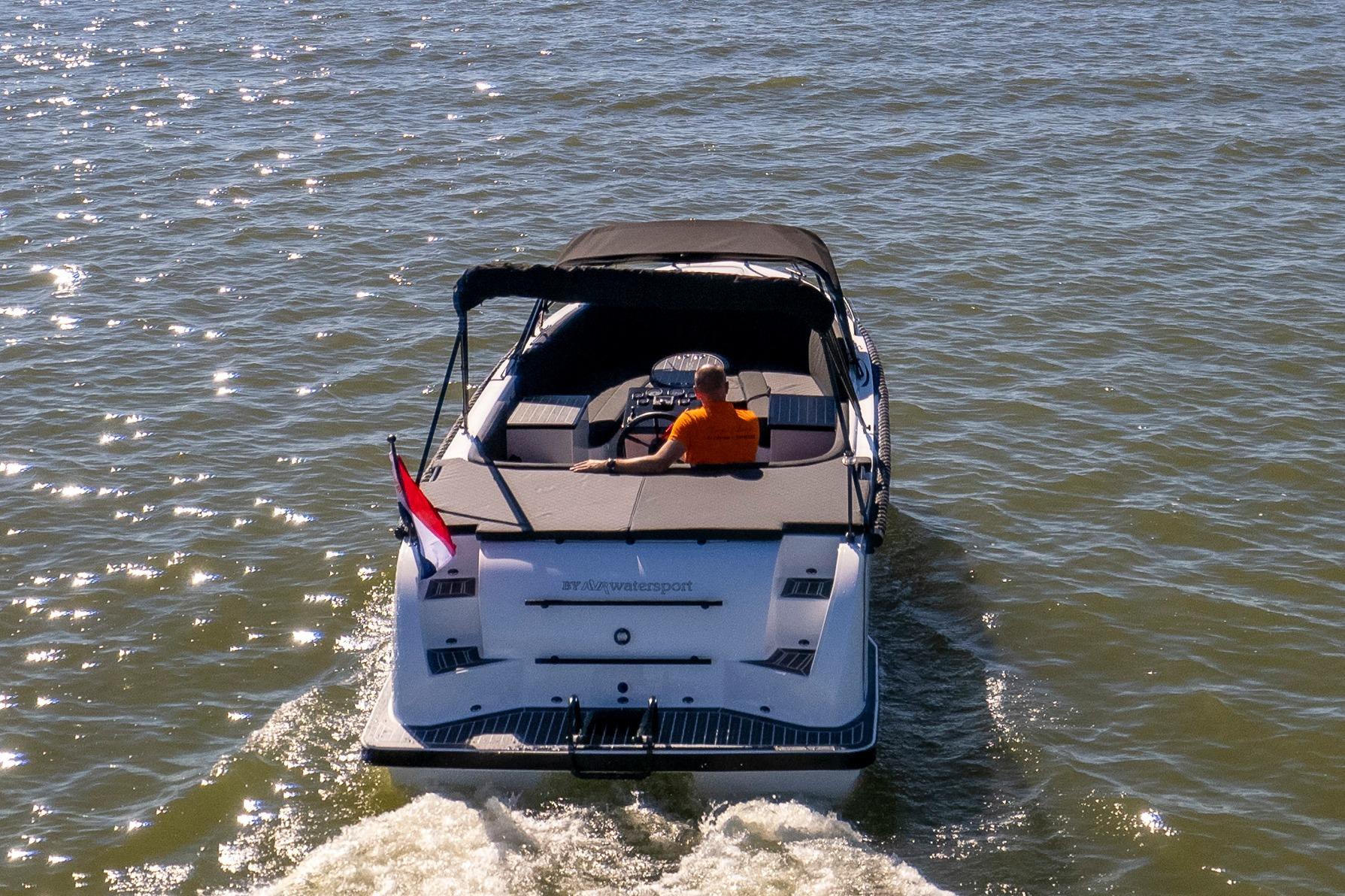 Lago Amore 633 Tender