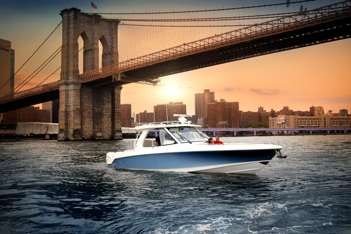 Boston Whaler 380 Realm