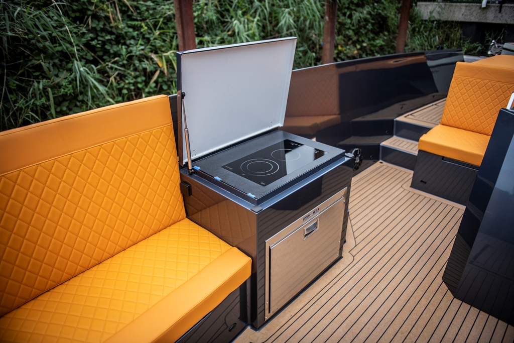 Maxima Boats 35