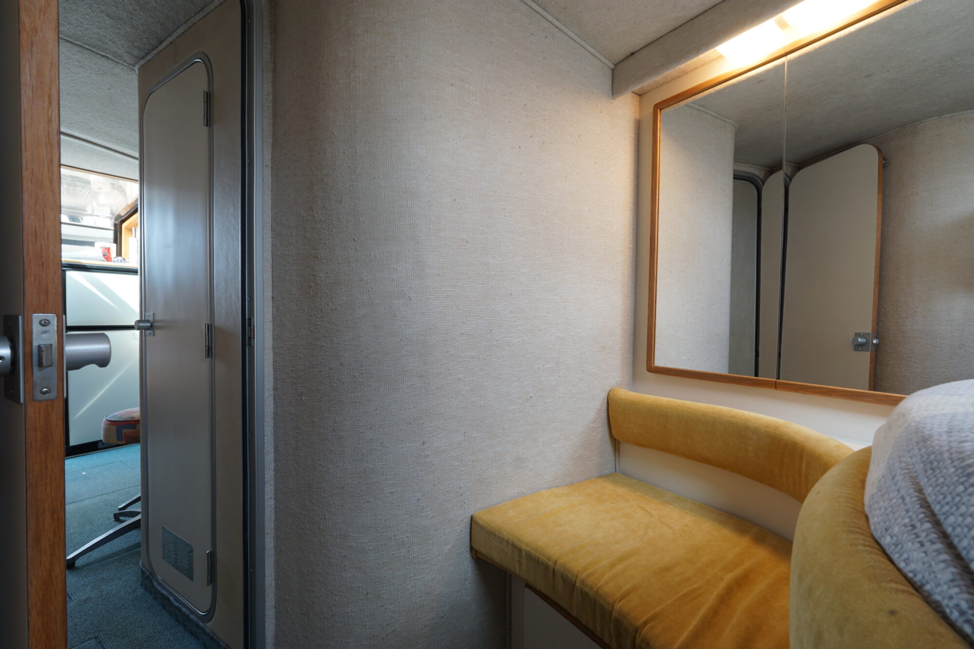 Sea Ray 400 Express Cruiser