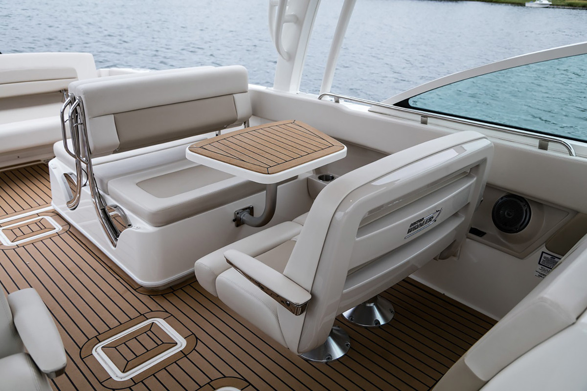 Boston Whaler 320 Vantage