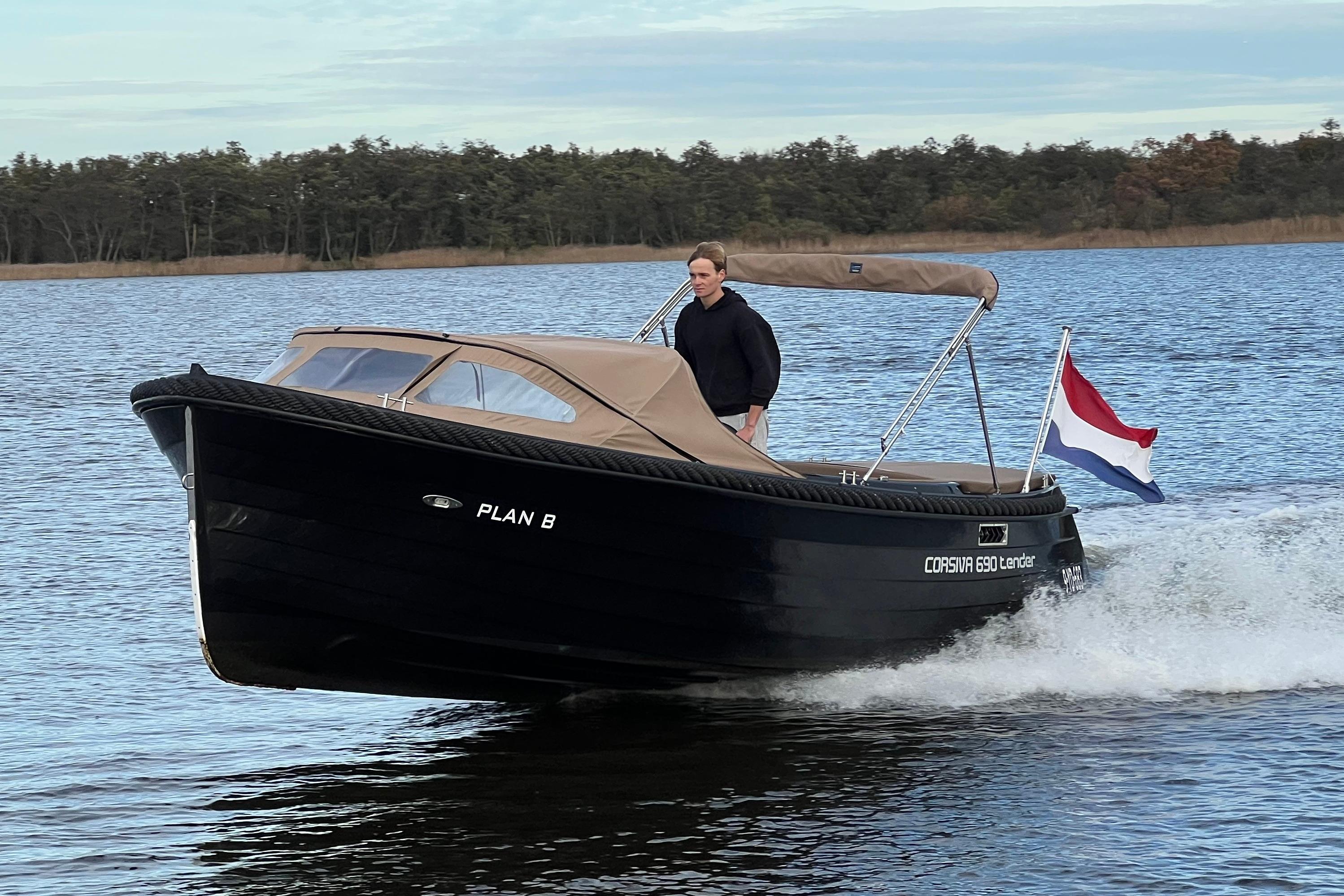 Corsiva 690 Tender