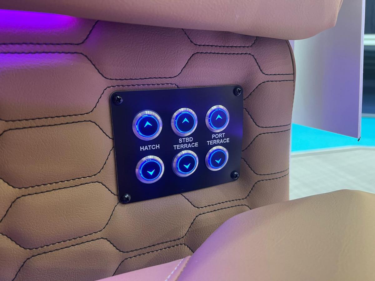 Four Winns H9 Bowrider