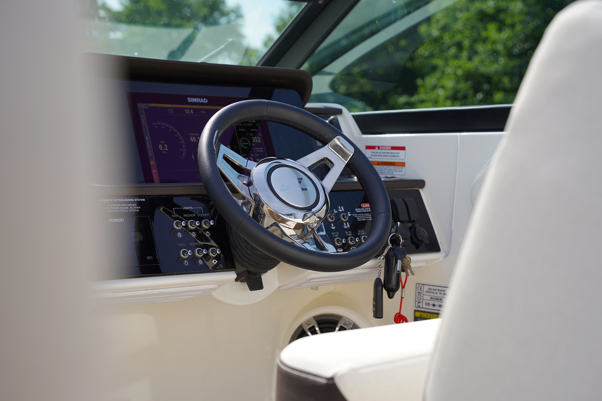 Sea Ray SDX 250 Outboard