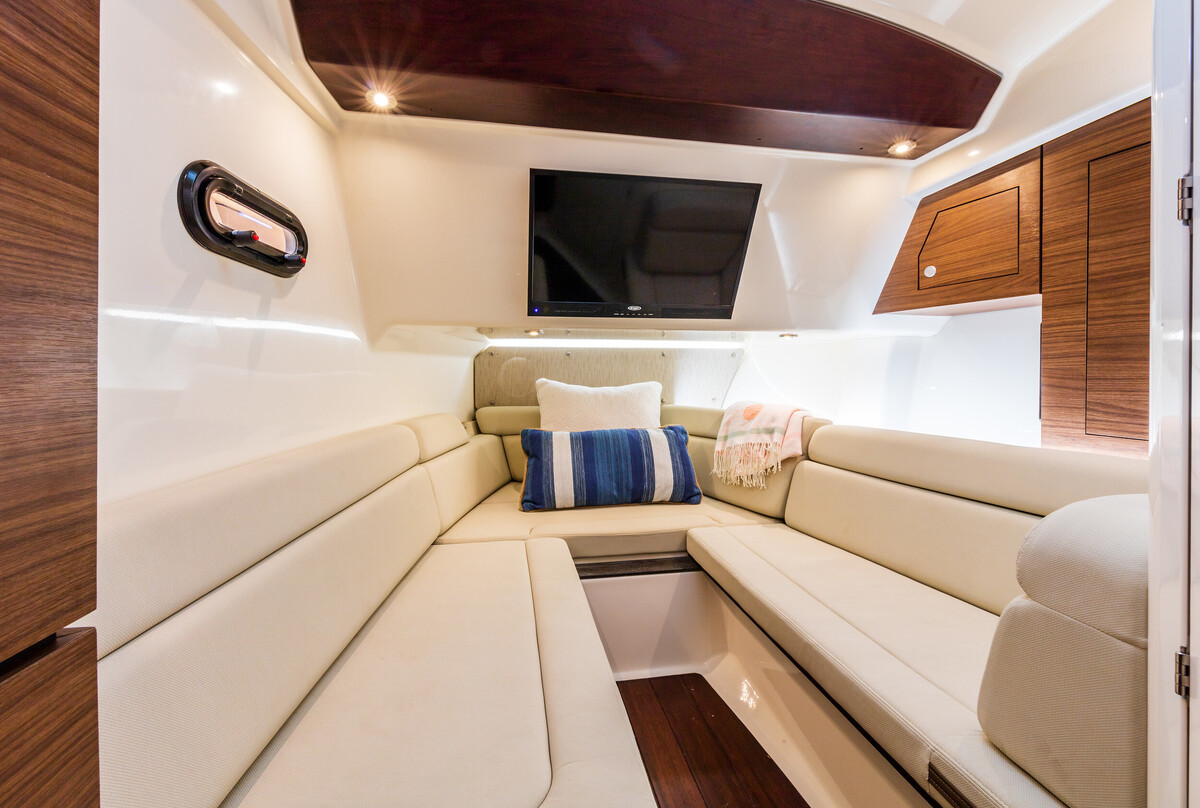 Boston Whaler 350 Realm