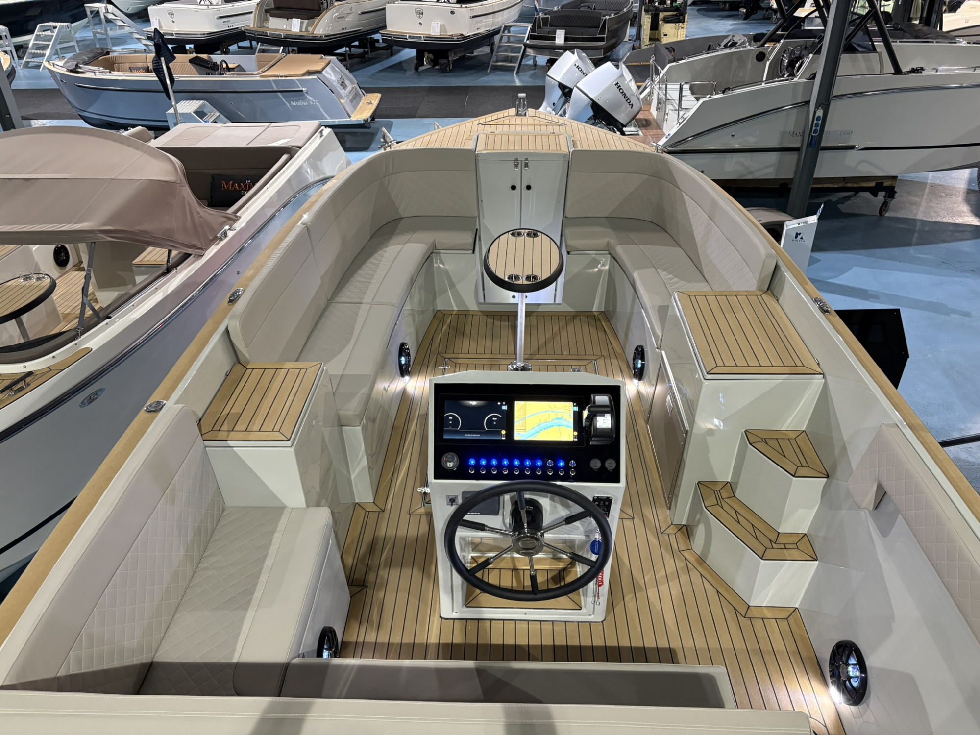 Maxima Boats 840 metallic gespoten op voorraad!
