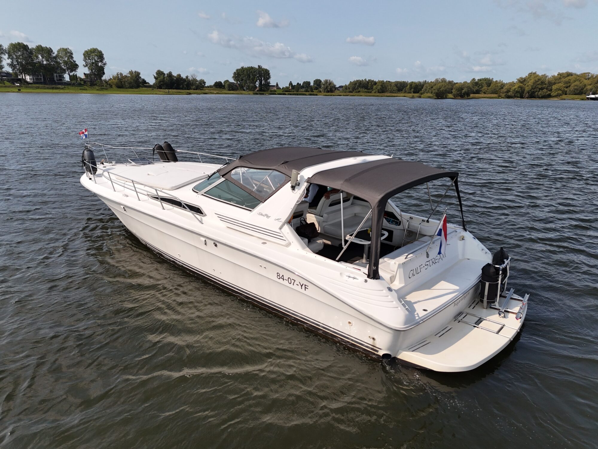 Sea Ray 400 Express Cruiser