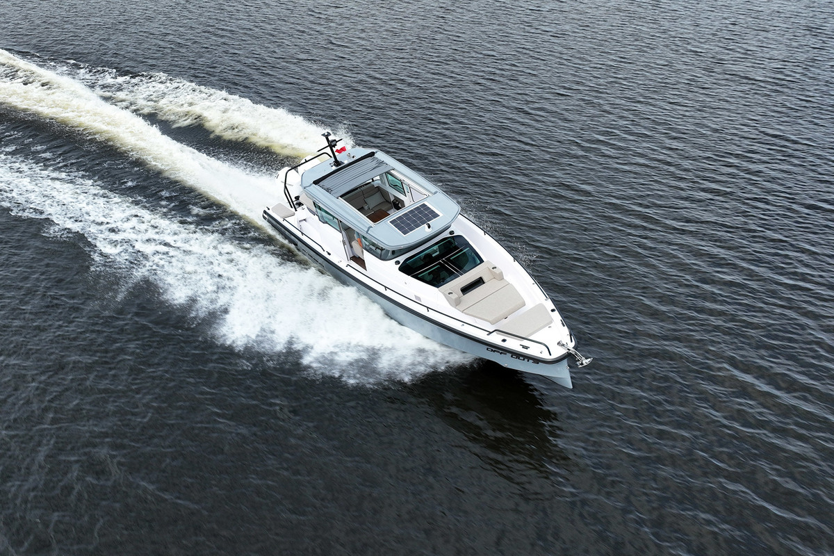 Axopar 37 XC Cross Cabin Mediterrana Edition