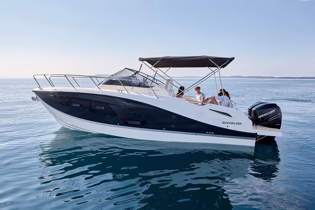 Quicksilver 875 Sundeck