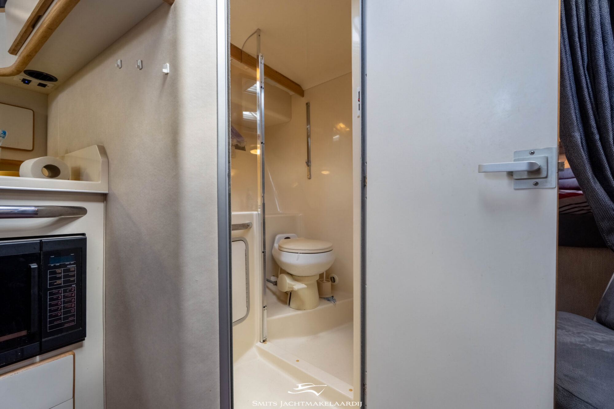 Sea Ray 370 Express Cruiser