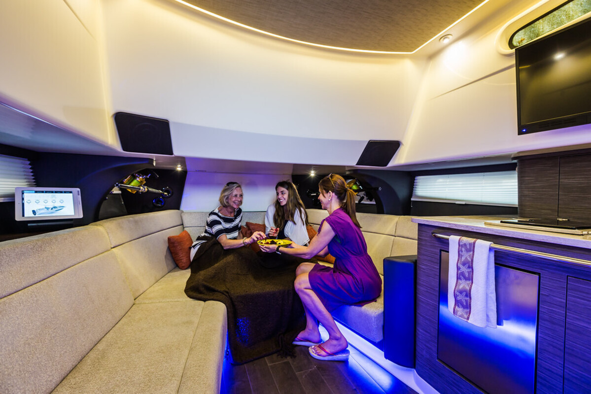 Boston Whaler 420 Outrage